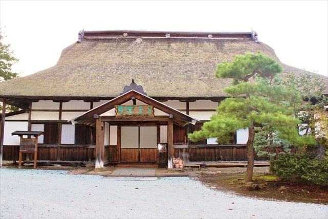 【弘前・ランチ付き・観光タクシー】古都の風情を堪能!神社仏閣巡り&和料理ガイドツアー