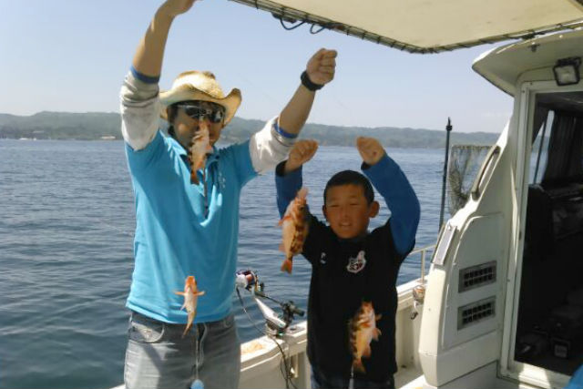 【富山・氷見・貸切・釣り体験】小魚を狙って、ご家族向けのサビキ釣り!