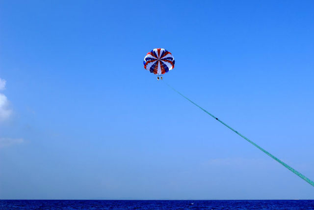 【沖縄・那覇・パラセーリング】完全貸し切りで沖縄の海と空をひとり占め!