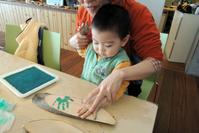 【新潟県十日町・木工教室】里山の植物を使った作品作り!あてまの里・森のホール工作