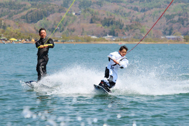河口湖 富士五湖のウェイクボードの予約 日本旅行 オプショナルツアー アクティビティ 遊びの体験予約