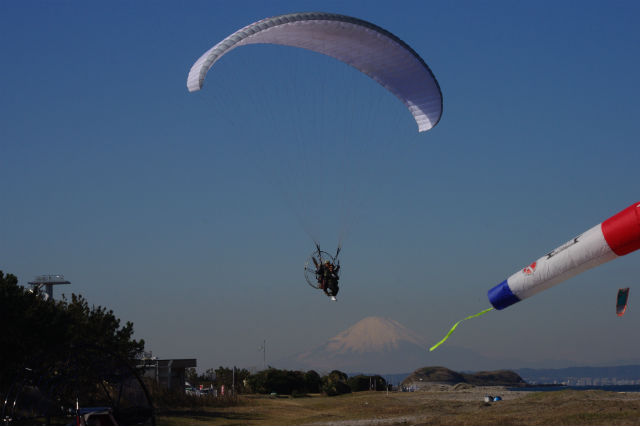 【期間限定ポイント10%還元！モーターパラグライダー・千葉】東京湾一望！絶景スポットで空の旅★ベテラン講師が安全安心サポート！青堀駅まで送迎可♪ 写真5