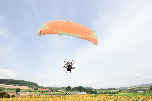 北海道・富良野・モータパラグライダー（タンデムフライト・飛行時間：約15分） 写真3