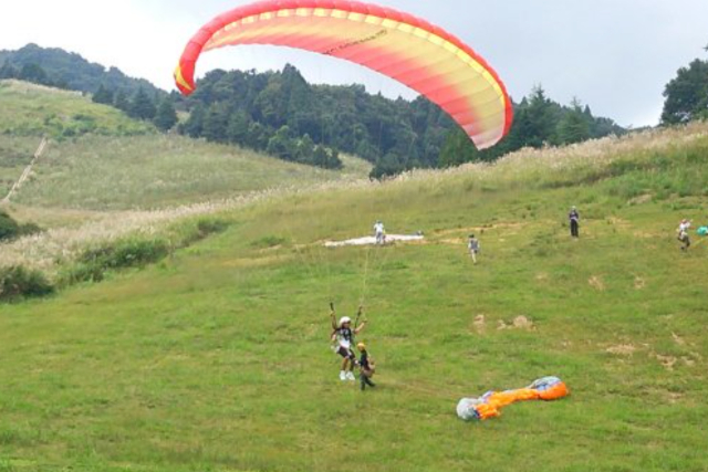 【兵庫県・神鍋高原・パラグライダー】当スクールの人気NO.1★パラグライダー体験飛行（1日） 写真4