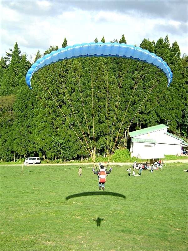 【兵庫県・神鍋高原・パラグライダー】当スクールの人気NO.1★パラグライダー体験飛行（1日） 写真3
