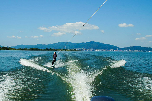 滋賀・琵琶湖・ウェイクボード（体験時間・約15分〜20分） 写真5