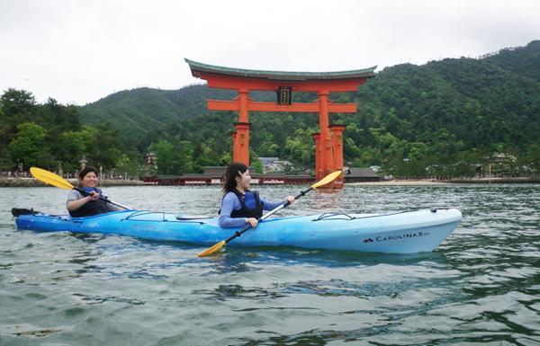 【広島・宮島・カヤック】宮島観光にピッタリ！海の上から見る、厳島神社・大鳥居ツアー 写真4