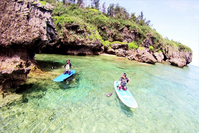 【沖縄・恩納村・SUP】SUP＆海中観察＆貝殻集め（90分） 写真4
