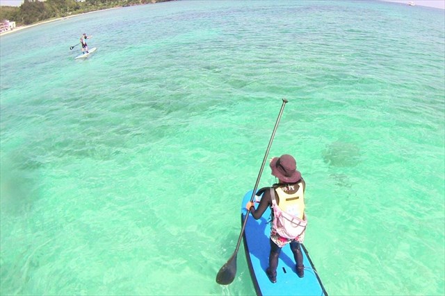 【沖縄・恩納村・SUP】SUP＆海中観察＆貝殻集め（90分） 写真5