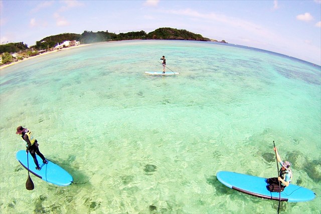 【沖縄・恩納村・SUP】SUP＆海中観察＆貝殻集め（90分） 写真3
