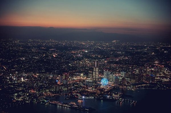 【GOLD 10分】 日没後フライト。夜景きらめく横浜の空へ 写真6