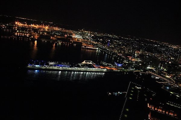 【GOLD 10分】 日没後フライト。夜景きらめく横浜の空へ 写真7