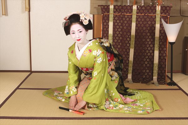 【舞妓変身体験】華やかさが魅力的な舞妓へ変身。化粧から撮影まで体験できます。★2L写真1枚追加プレゼント 写真6