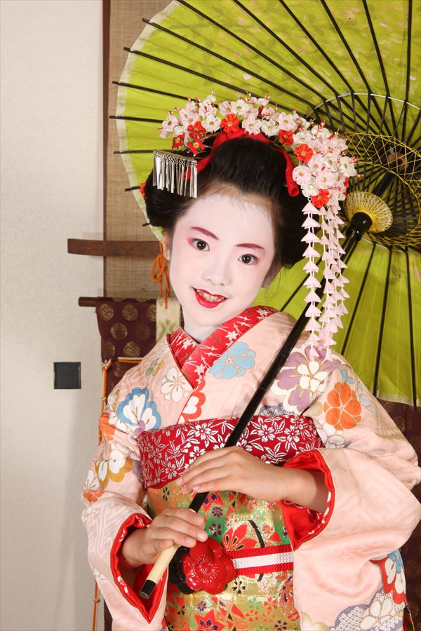 【舞妓変身体験】華やかさが魅力的な舞妓へ変身。化粧から撮影まで体験できます。★2L写真1枚追加プレゼント 写真8