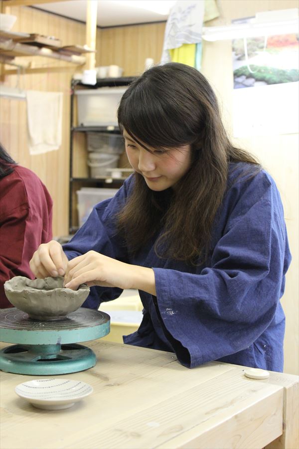 【京都市・東山区・陶芸体験】どんな形も自由自在。ぬくもりを感じる手びねり体験 写真4
