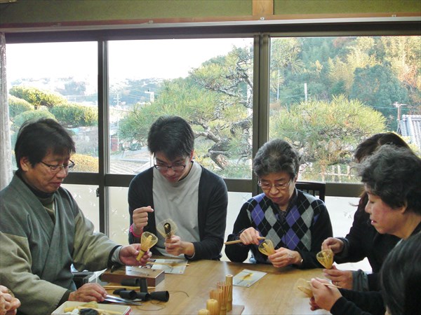 【茶筌作り体験】500年の伝統の技を体感、茶筌作り（茶室でのお抹茶・お菓子つき） 写真4