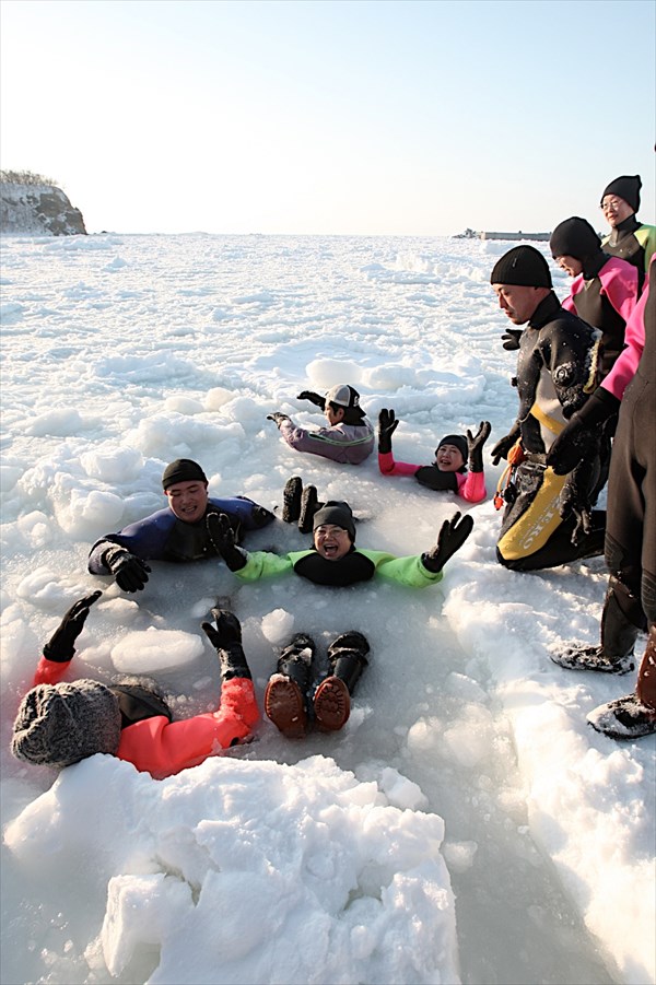 【 流氷遊ウォーク 】流氷の海を楽しもう！経験豊富なガイドが案内します 写真6