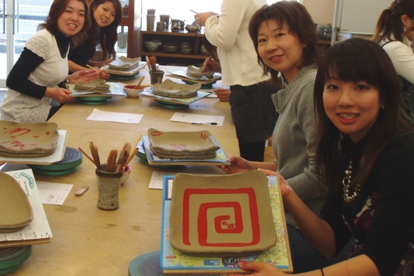 【120分・志野の板皿】伝統的な紐作りの技法でつくる。志野の板皿プラン 写真4