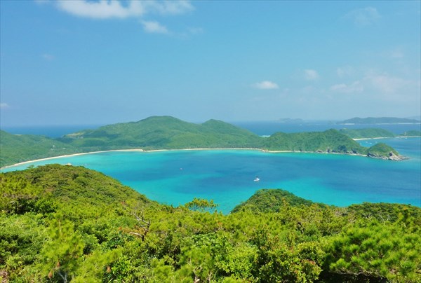 宝石箱のような海にうっとり！座間味島・ボートシュノーケリング 写真6