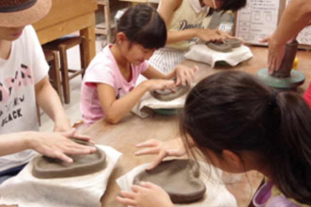 【栃木・益子町・手びねり】土にじっくり向かい合おう！益子焼の温もりを感じる陶芸教室 写真4