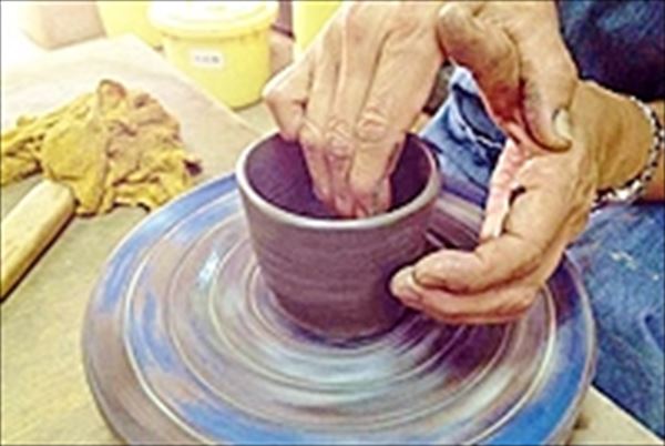 【兵庫・陶芸】ご両親への感謝の気持ちを形に。ブライダル陶芸プラン（信楽焼） 写真3