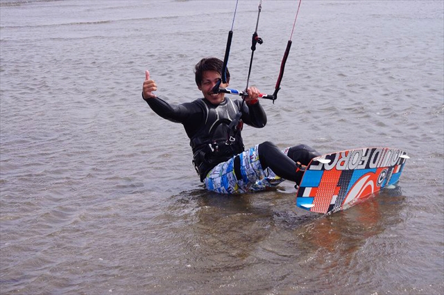 【2時間】鹿児島でカイトボード！思う存分風になろう！ 写真4