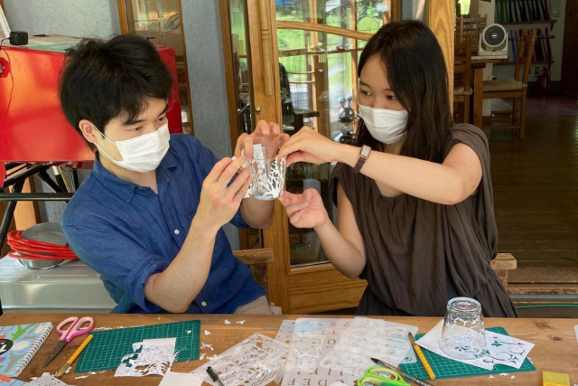 【山梨・河口湖・ガラス細工】デザインは100種類以上！サンドブラストで絵を描こう 写真8