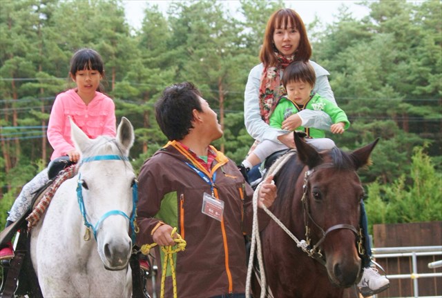 【八ヶ岳・乗馬体験・引き馬】馬に乗って森林散歩！引き馬でお手軽に、最高の思い出づくりを 写真8