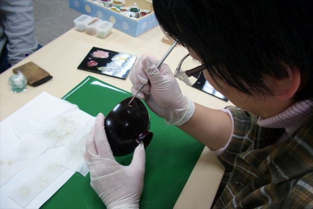 【秋田県湯沢市・伝統工芸蒔絵体験】漆器を美しく彩ろう。ご旅行の思い出におすすめ！ 写真4
