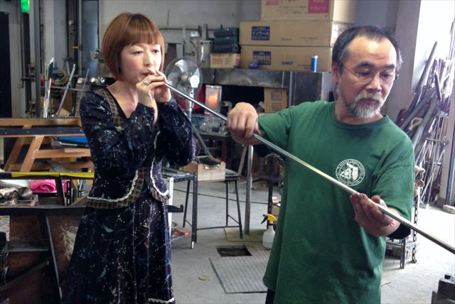 【北海道小樽・吹きガラス体験】初めての方でも器を作ることができる！小樽の工房で吹きガラス体験 写真3
