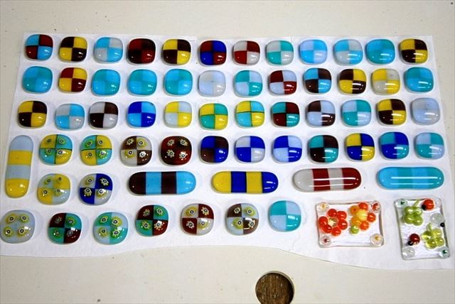 【フュージング体験】滋賀県ガラス工房ぎやまんでガラス板とビーズのアクセサリーを作ろう！ 写真7