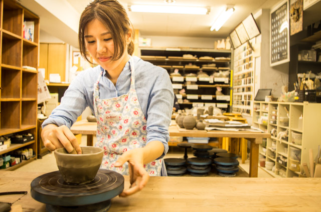 【世田谷・経堂駅4分・手びねり】1から作る楽しさを味わおう！湯呑みや茶碗、オプションで大皿も！手びねり陶芸体験（2時間） 写真7