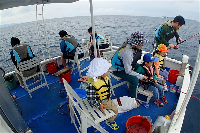 【沖縄・海釣り体験】短時間でどんどん釣れてお子様・女性も大はしゃぎ！海釣り体験 写真6
