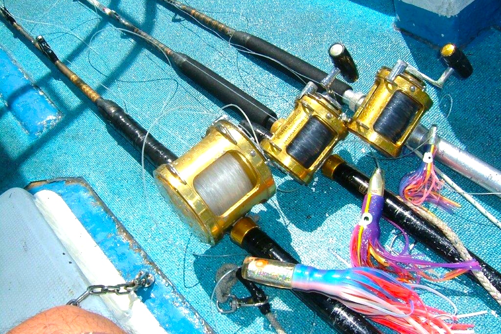 【沖縄・トローリング（海釣り）】1組限定！本格トローリングロッドを使用！カジキやシーラを狙う夢の釣り体験！ 写真6