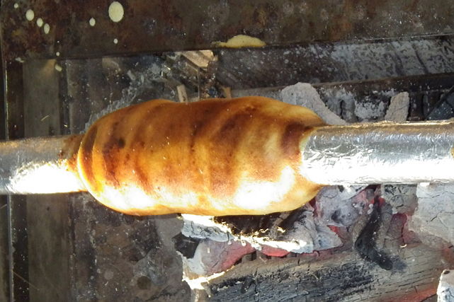 【山梨河口湖・料理体験】くるくる回すのが楽しい！焚火でバウムクーヘンを作ろう 写真5