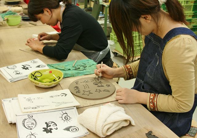 【大阪・天王寺・陶芸】自由にデザイン！自分だけのお皿やサラダボウルを作ろう！ 写真5