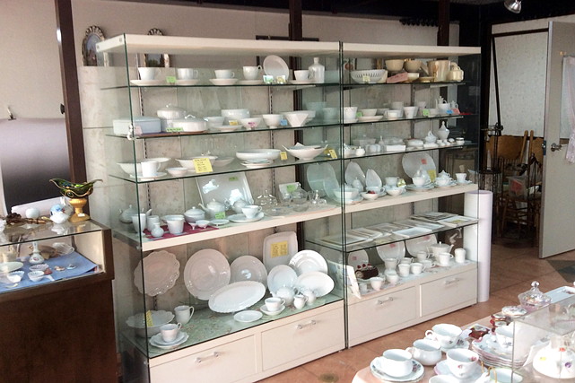 【相模原・ポーセリンアート】選べる5種の小花を陶器に描くポーセリンペインティング体験 写真6