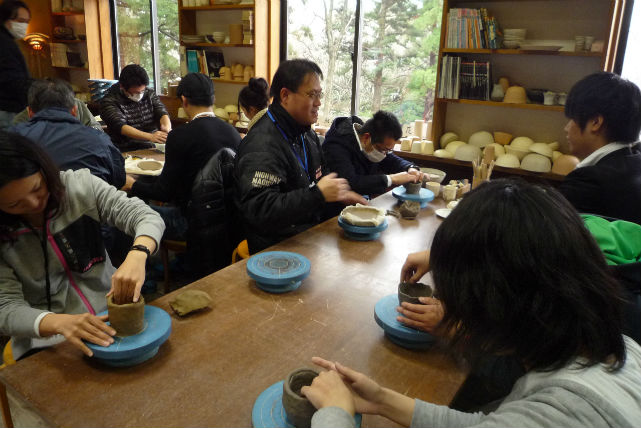【静岡県・陶芸体験】人気のリゾート伊豆高原大室山麓で、自由に楽しめる手びねり陶芸体験！ 写真7