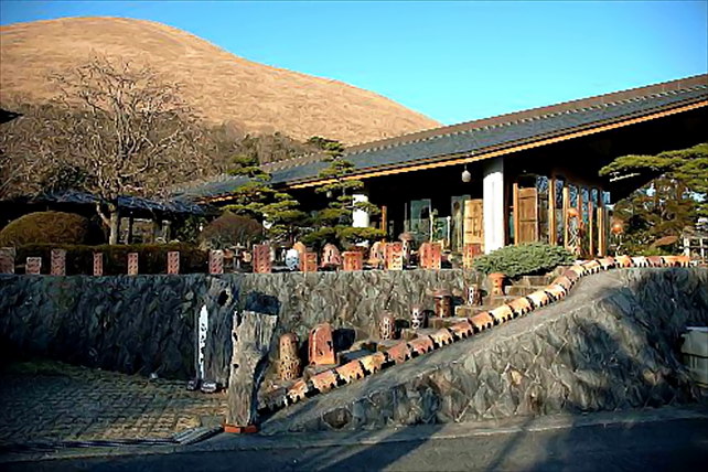 【静岡県・陶芸体験】人気のリゾート伊豆高原大室山麓で、自由に楽しめる手びねり陶芸体験！ 写真2