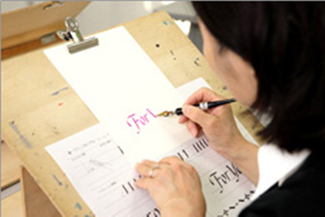 【銀座・カリグラフィー】手書きが温かい「For You」カードを作れる、体験プラン 写真6