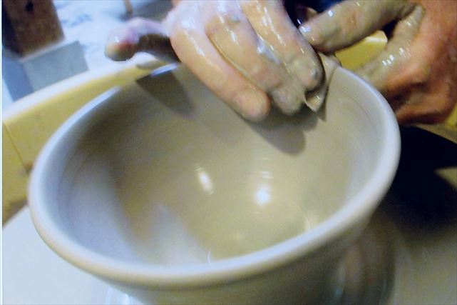 大阪・陶芸・趣のある工房で電動ろくろ体験（120分・3個作成の内1個焼成） 写真7