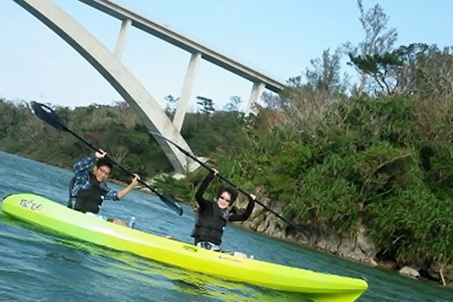 【沖縄・やんばる・シーカヤック・2時間】沖縄の海と一体になる！ワルミ大橋を巡るゆったりツアー 写真2