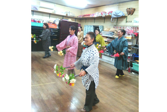 【沖縄・伝統舞踊】三線の音にのせて踊る！石垣島で八重山舞踊体験 写真6