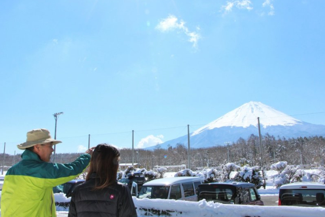【山梨・エコツアー】大迫力の森林を歩く！青木ケ原樹海で洞窟探検と森歩き体験プラン（Aコース） 写真7