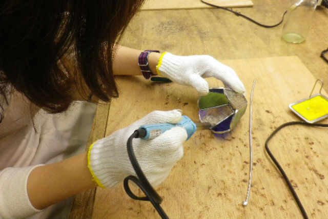 【静岡市・ガラス工芸】夜をステキに彩る。小さなあかりを灯すナイトライトを作ろう 写真4