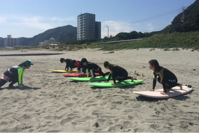 【徳島・サーフィン・半日】レンタル用品込みで初心者も安心してテイクオフ！徳島でサーフィン体験 写真4