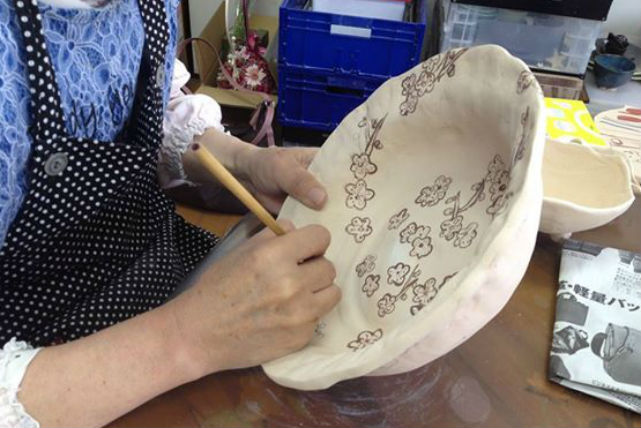 【兵庫・陶芸体験】無料で絵付けもできる！アットホームな教室で楽しく陶芸体験 写真6