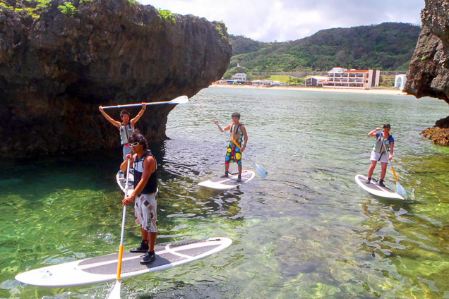 【沖縄・恩納村・SUP】SS：スタンドアップパドルボード（SUP）でサンセットの冒険（1.5時間） 写真4