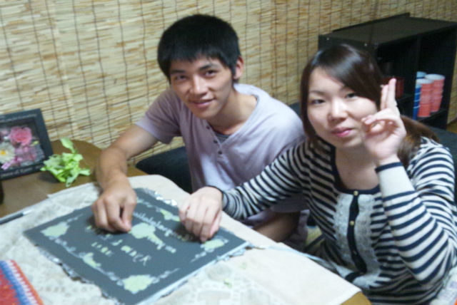 【鹿児島・ガラス細工】結婚式前の共同作業！サンドブラストでウェルカムミラー作り 写真2