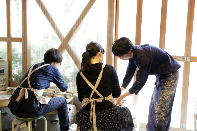 【東京・北千住・陶芸】あこがれの電動ろくろを回せる！気持ちのいいアート空間で陶芸体験 写真4